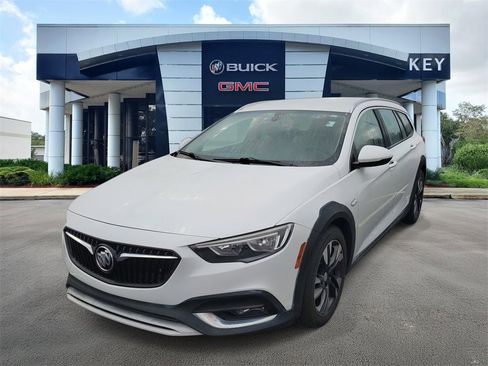 Used 2020 Buick Regal Preferred w/ Sights and Sounds Package image 3