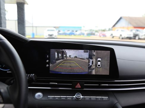 Used 2024 Hyundai Elantra Limited image 35