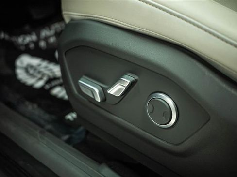 Used 2025 Hyundai Santa Fe SEL AWD/4WD image 17