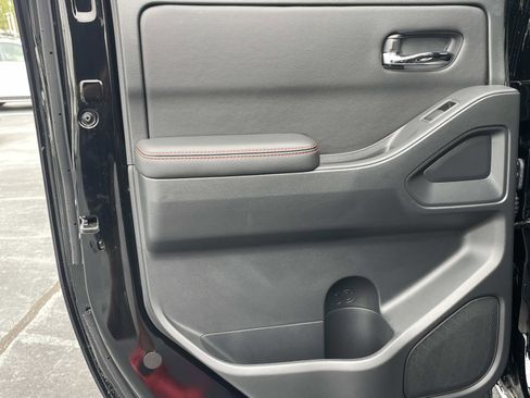 Used 2025 Nissan Frontier PRO-4X w/ Tow Package image 11