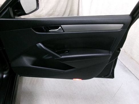 Used 2014 Volkswagen Passat 2.5 SE image 29