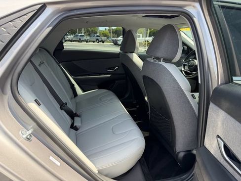Used 2024 Hyundai Elantra Limited FWD image 15