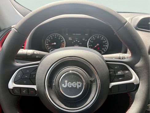Used 2023 Jeep Renegade Trailhawk AWD/4WD image 14
