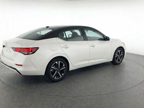 Used 2025 Nissan Sentra SV image 9