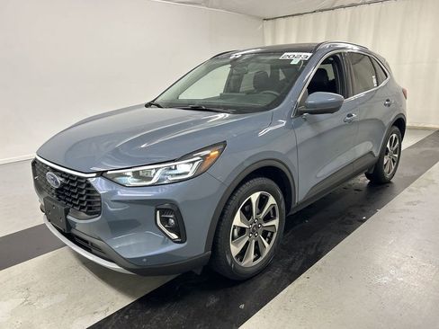 Used 2023 Ford Escape Platinum AWD/4WD image 5