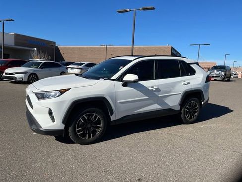 Used 2019 Toyota RAV4 XLE image 1