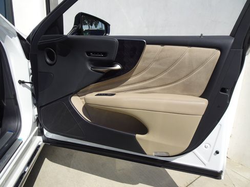 Used 2021 Lexus LS 500 RWD image 21