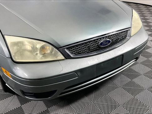 Used 2005 Ford Focus ZX4 Sedan FWD image 33