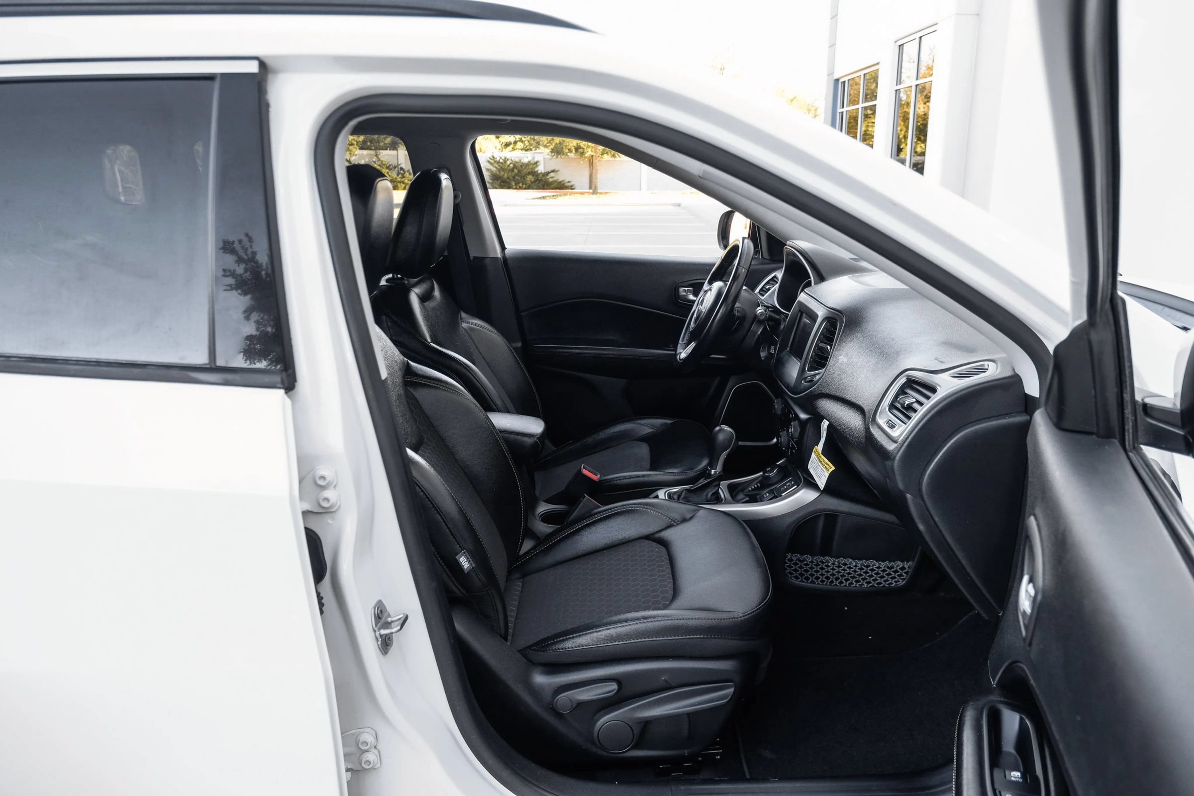 Used 2018 Jeep Compass Latitude w/ Popular Equipment Group AWD/4WD image 37