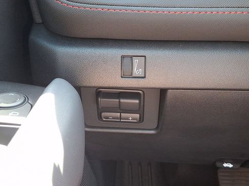 Used 2024 Chevrolet Colorado Z71 w/ Z71 Convenience Package 2 image 23