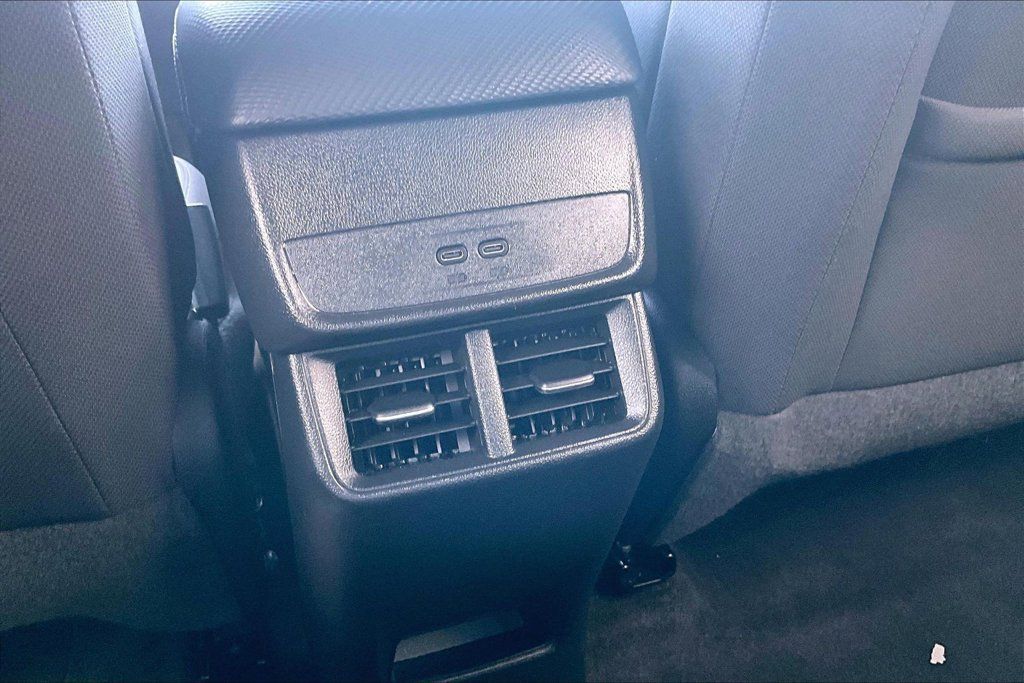 Used 2025 Chevrolet Equinox LT AWD/4WD image 12
