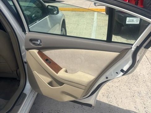 Used 2009 Nissan Altima 2.5 SL w/ Convenience Plus Pkg FWD image 9