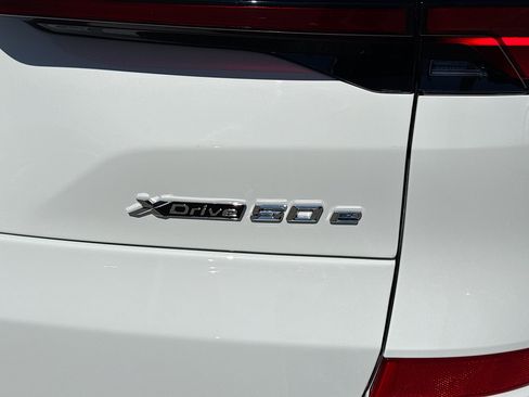 New 2026 BMW X5 xDrive50e w/ Executive Package image 11