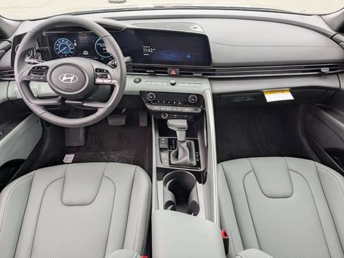 Used 2025 Hyundai Elantra Limited FWD image 21