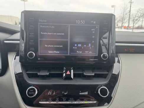 Used 2022 Toyota Corolla LE image 3