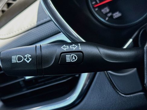 Used 2020 Chevrolet Equinox Premier FWD image 13