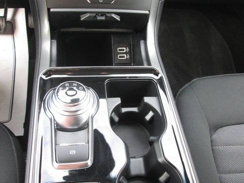 Used 2020 Ford Edge SE FWD image 18