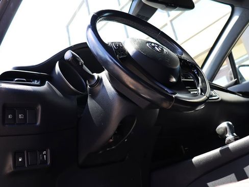 Used 2018 Toyota C-HR XLE FWD image 40