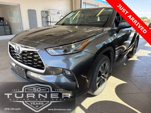 Used 2023 Toyota Highlander XLE AWD/4WD image 4
