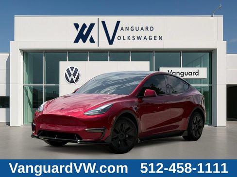 Used 2025 Tesla Model Y Long Range RWD image 1