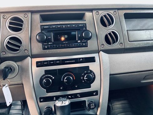 Used 2007 Jeep Commander Sport image 14