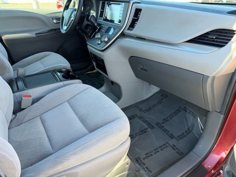 Used 2020 Toyota Sienna LE image 13