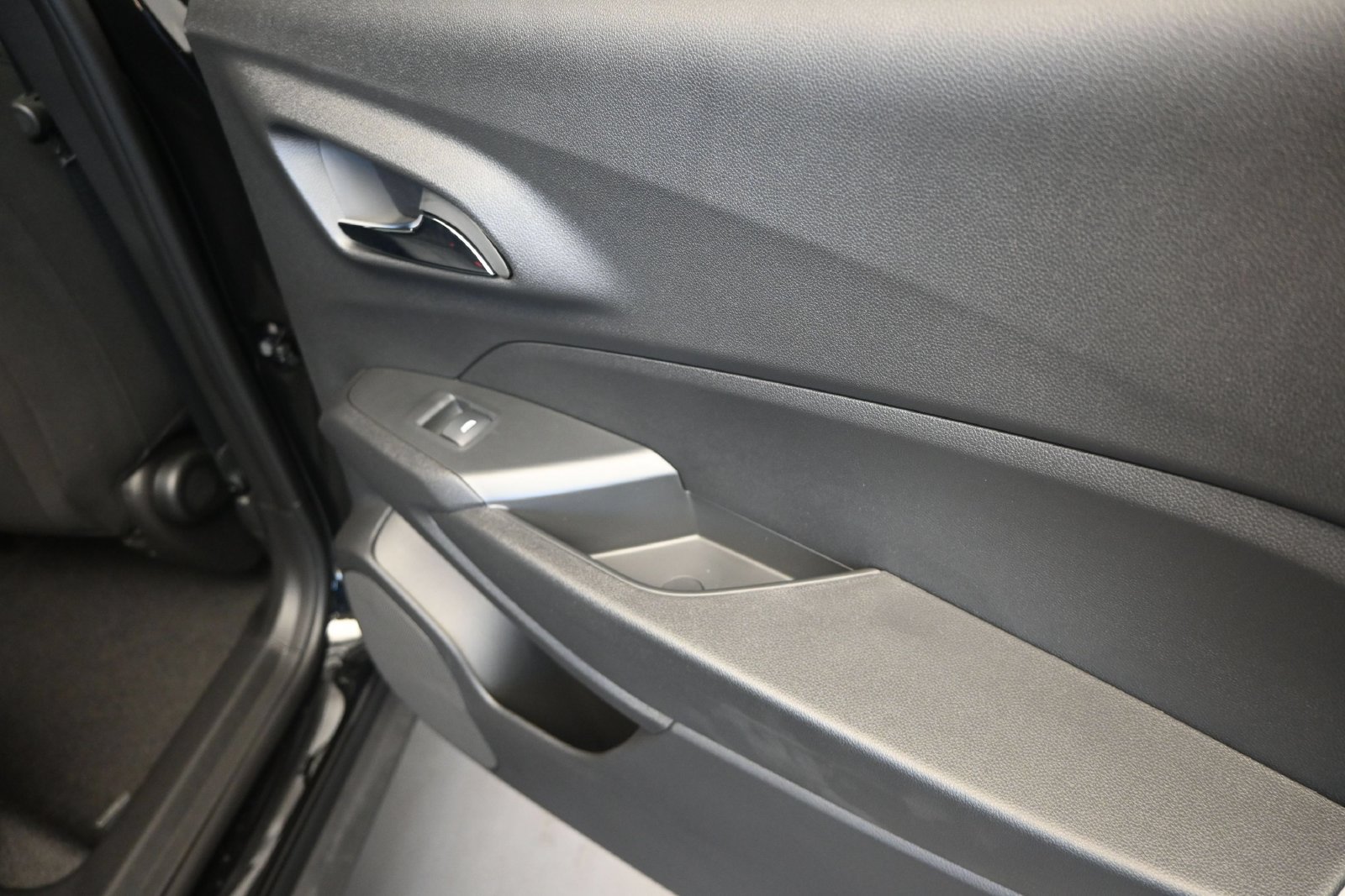 New 2026 Chevrolet Trax LS w/ LS Convenience Package FWD image 20