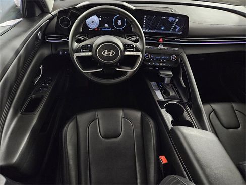 Used 2025 Hyundai Elantra Limited image 9