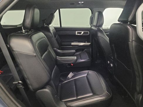 Used 2021 Ford Explorer XLT w/ Equipment Group 202A AWD/4WD image 19