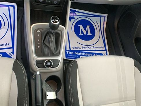 Used 2024 Hyundai Venue SEL image 15