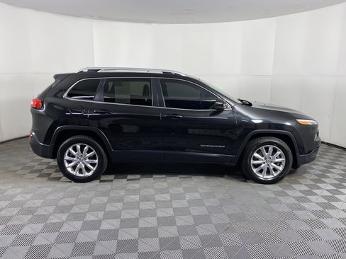 Used 2016 Jeep Cherokee Limited image 7
