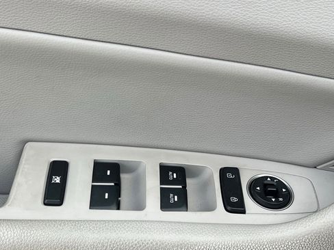 Used 2018 Hyundai Sonata Limited image 25