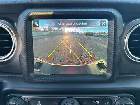 Used 2020 Jeep Gladiator Overland image 30