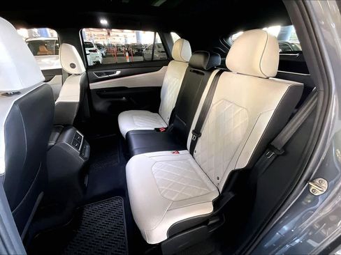 Used 2024 Volkswagen Atlas Cross Sport SEL Premium R-Line image 19