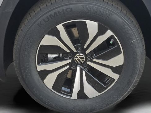 New 2026 Volkswagen Atlas SE image 8