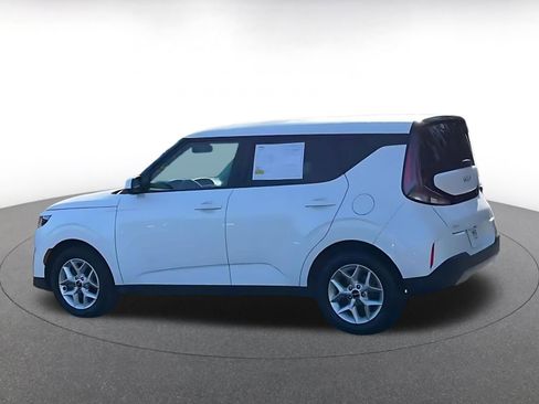 Used 2025 Kia Soul LX w/ LX Technology Package image 9