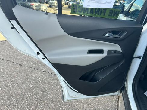 Used 2020 Chevrolet Equinox LS image 13