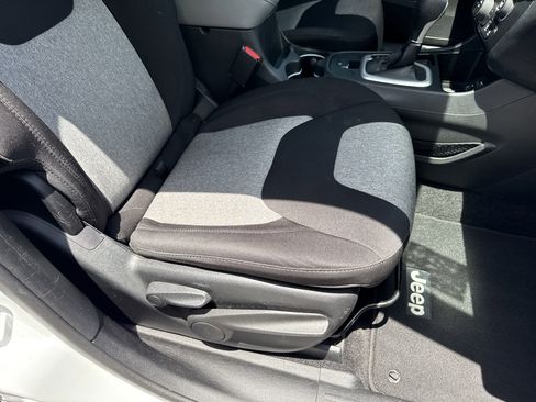 Used 2014 Jeep Cherokee Latitude image 22