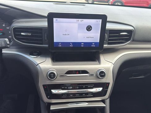 Used 2022 Ford Explorer XLT w/ Equipment Group 202A image 21