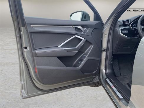 Used 2025 Audi Q3 2.0T Premium w/ Convenience Package image 27