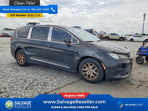 Used 2017 Chrysler Pacifica LX image 5
