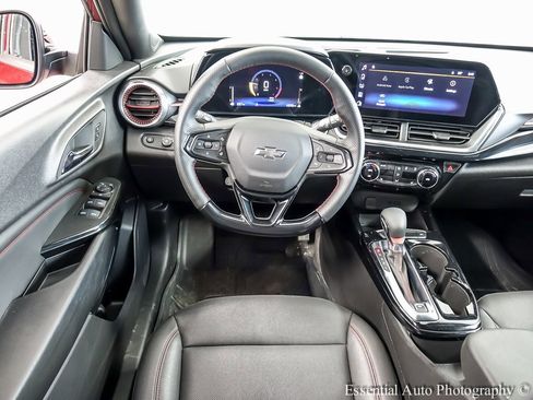 Used 2025 Chevrolet Trax RS w/ Driver Confidence Package image 12