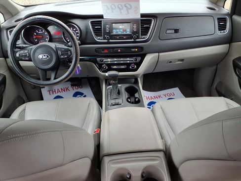 Used 2017 Kia Sedona L image 12