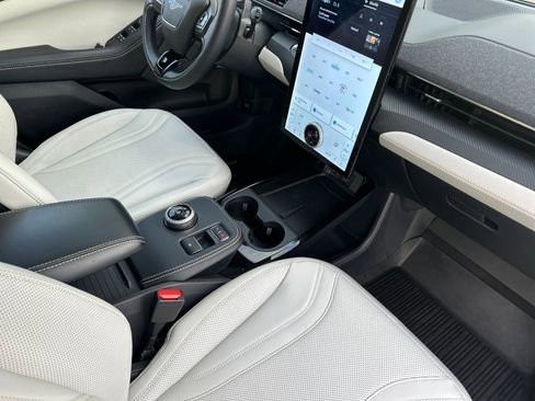 Used 2022 Ford Mustang Mach-E Premium image 16