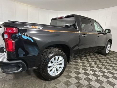 Used 2020 Chevrolet Silverado 1500 Custom w/ Custom Value Package AWD/4WD image 2