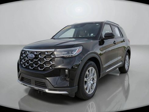 Used 2025 Ford Explorer Platinum RWD image 2