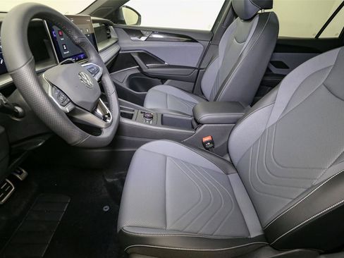 New 2026 Volkswagen Tiguan SE R-Line image 26