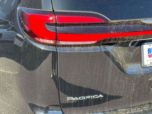 New 2026 Chrysler Pacifica Select FWD image 8