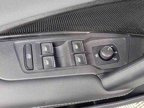 Used 2025 Volkswagen Tiguan SE R-Line FWD image 18