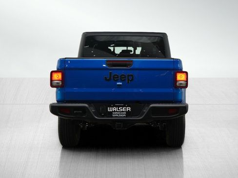 Used 2023 Jeep Gladiator Sport image 4